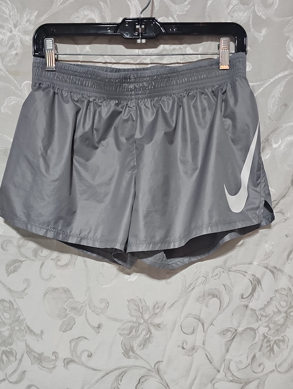 Nike Swoosh Run Gray Dri-FIT Lined Athletic Running Shorts Size Medium